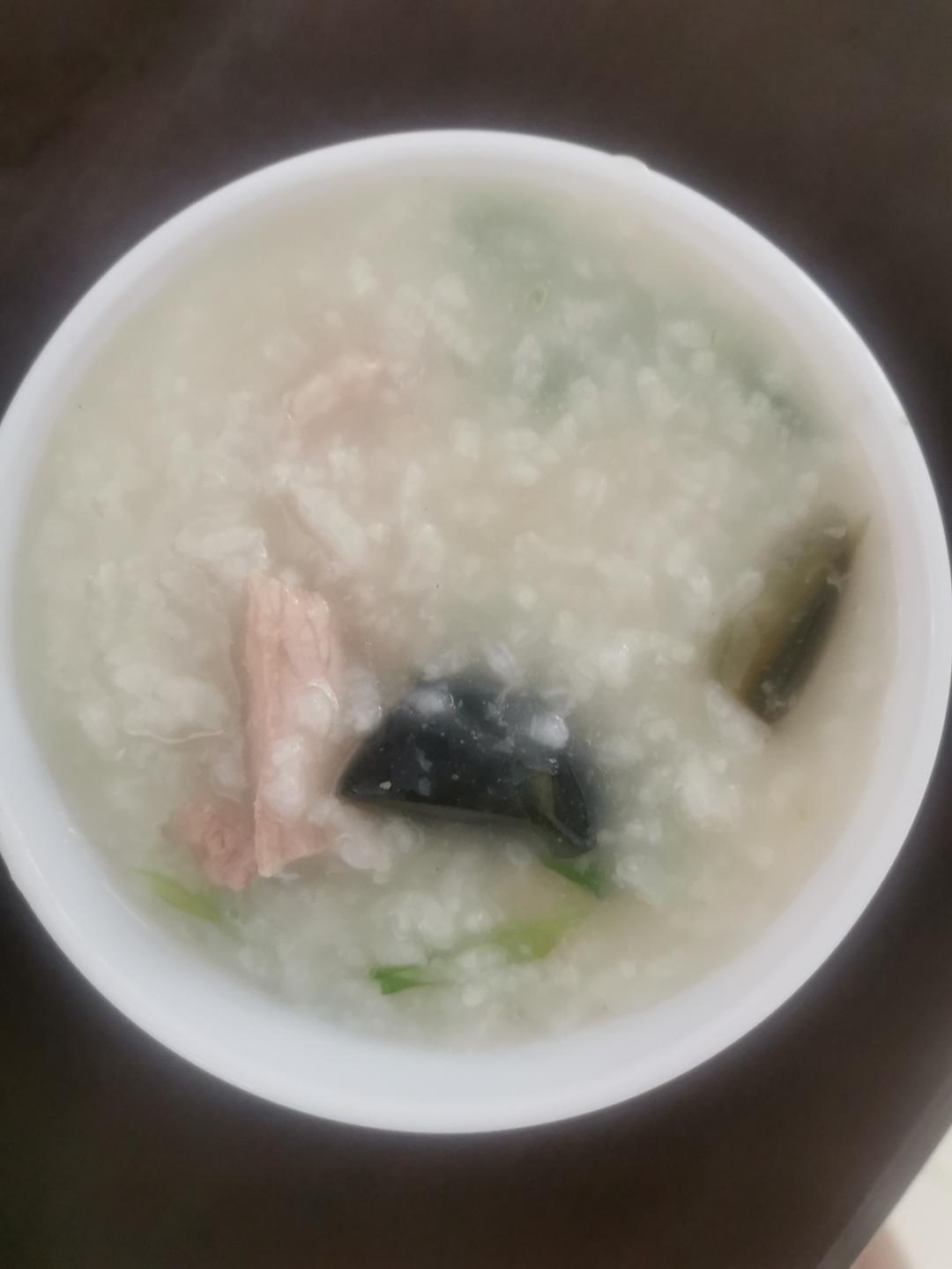 浓郁香稠～皮蛋瘦肉粥