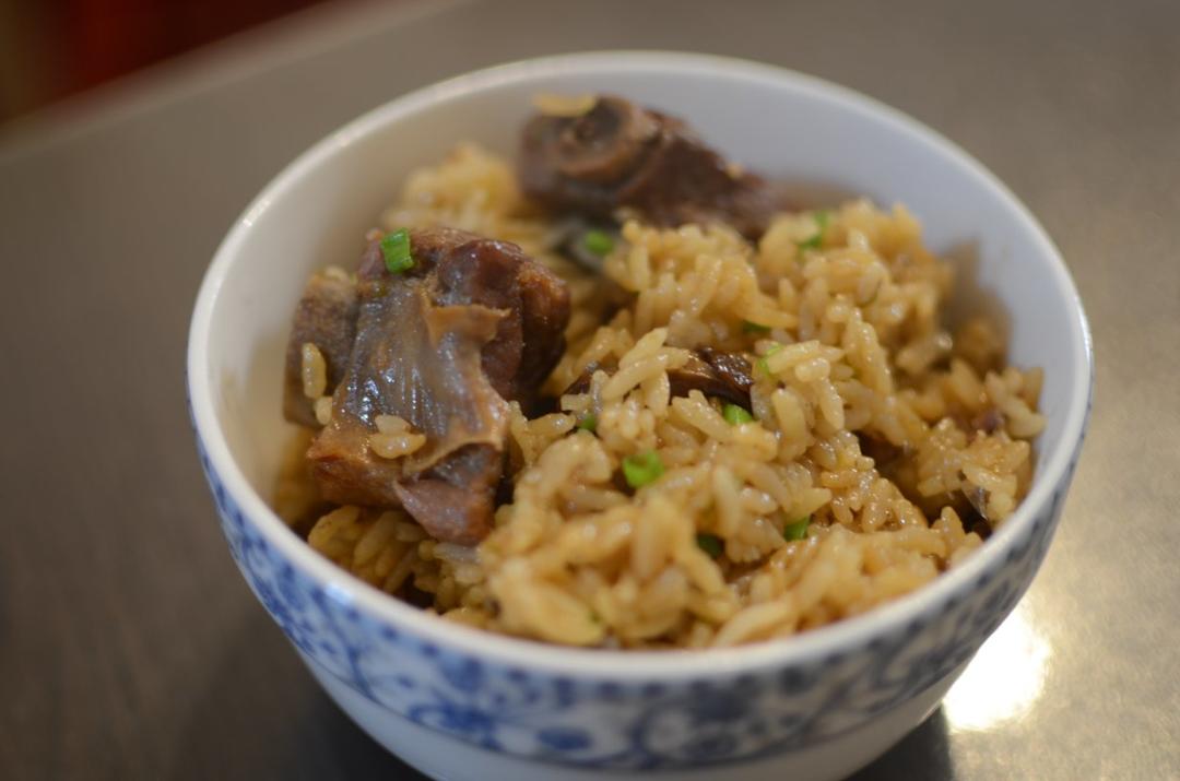 喷香排骨焖饭（爆好吃）