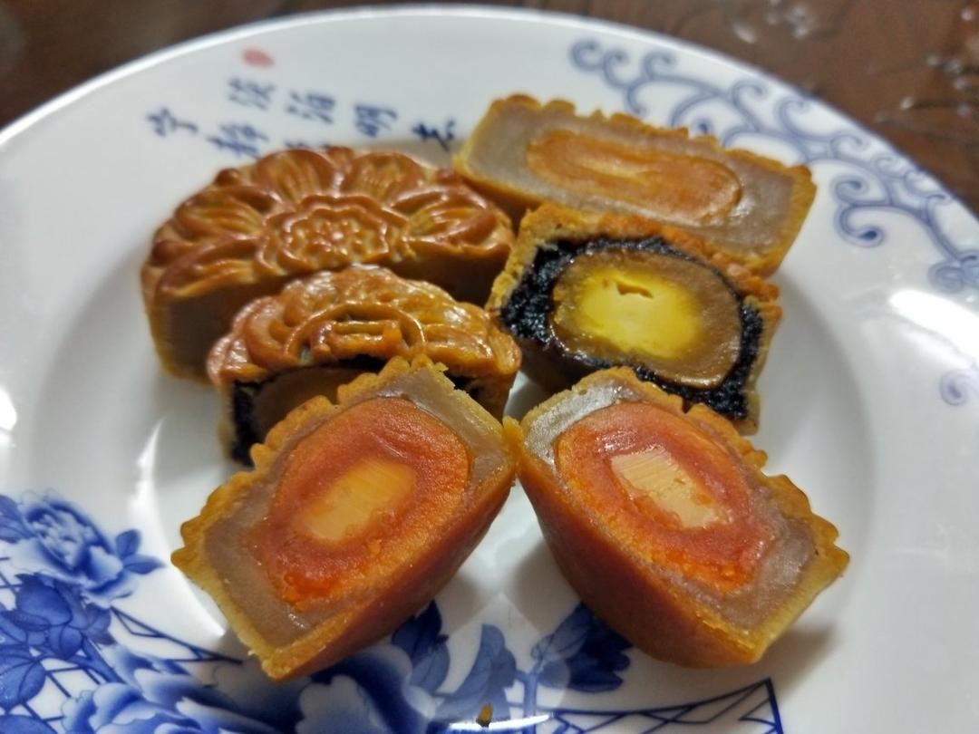 广式月饼—蛋黄莲蓉月饼