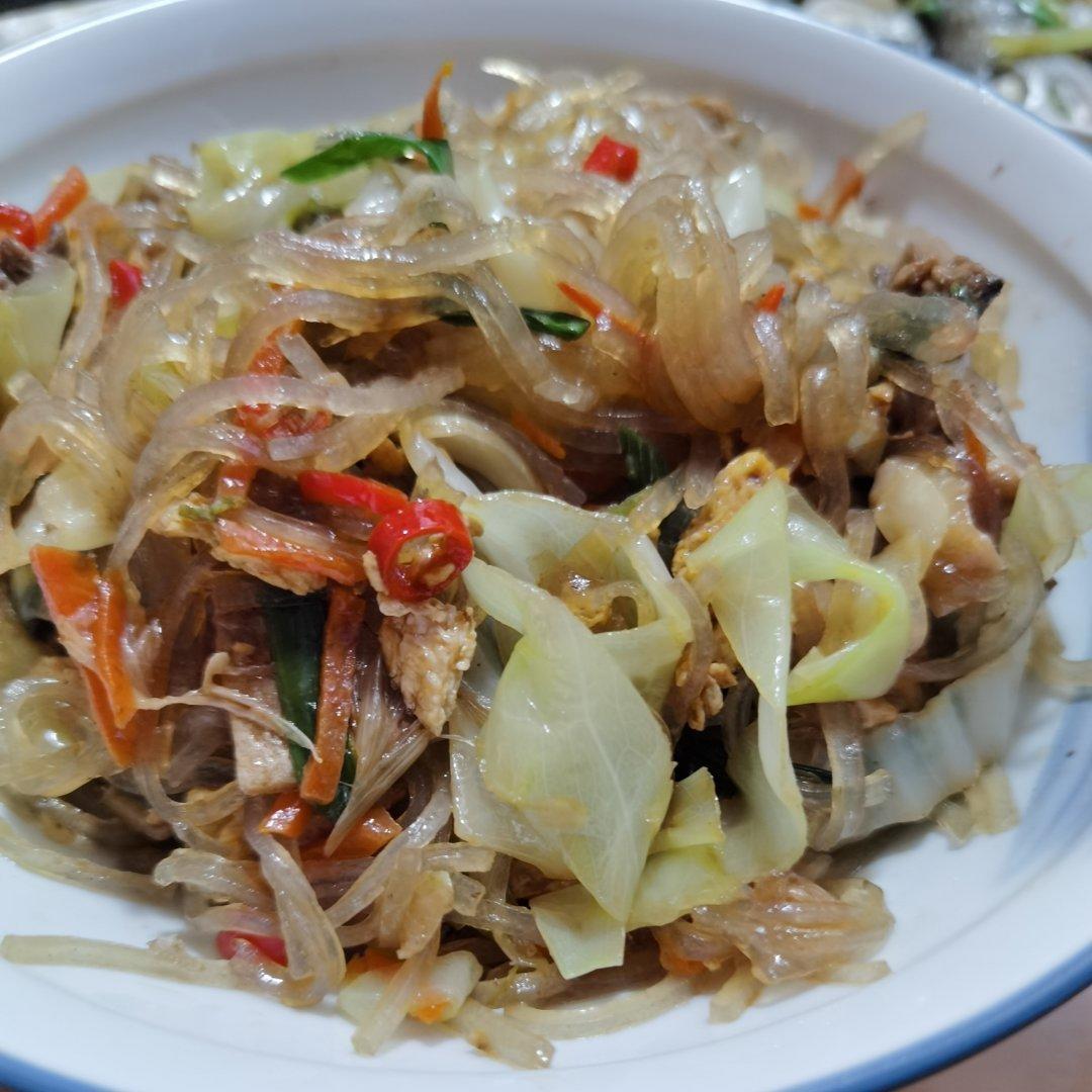 包心菜炒红薯粉丝