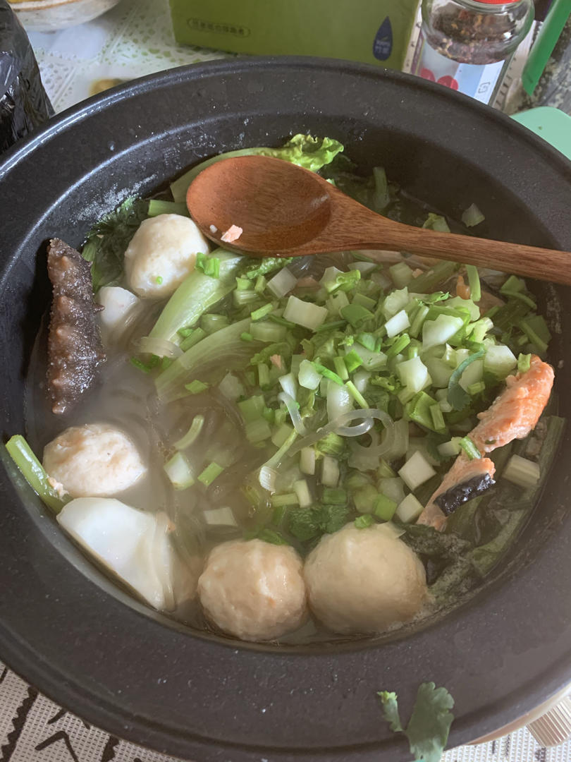 摩飞多功能锅版味噌三文鱼头汤，腥味全无