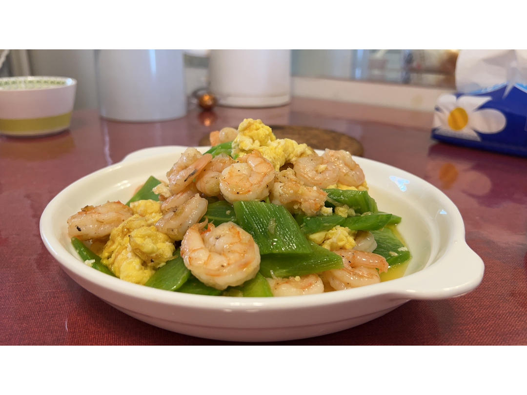 港式茶餐厅滑蛋虾仁饭