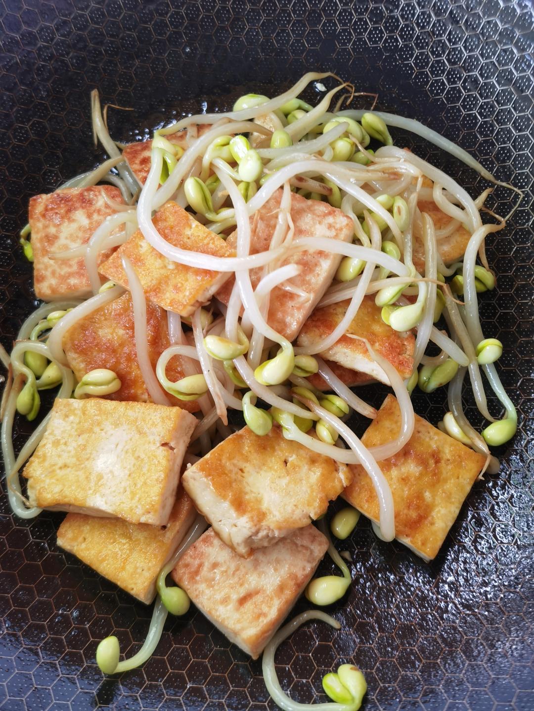 黄金风味小炒！豆腐干炒豆芽