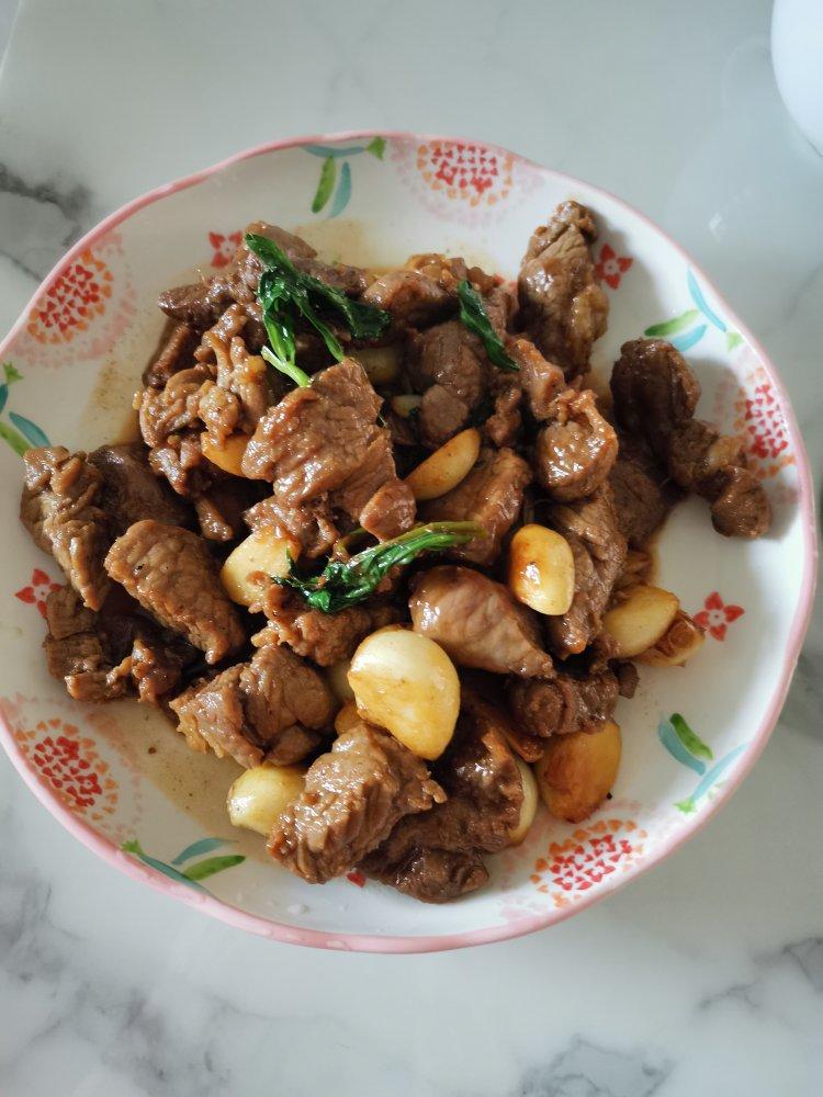 听起来就很好吃的黑椒蒜子牛肉粒