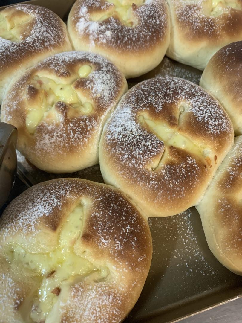 马苏里拉芝士加培根碎的面包 ​ ​​​​