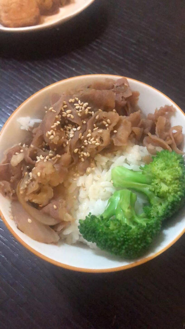 日式牛肉盖饭