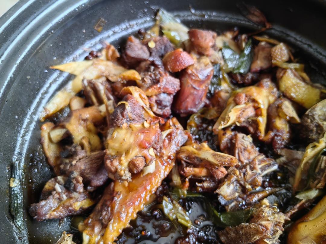 子姜焖鸭煲