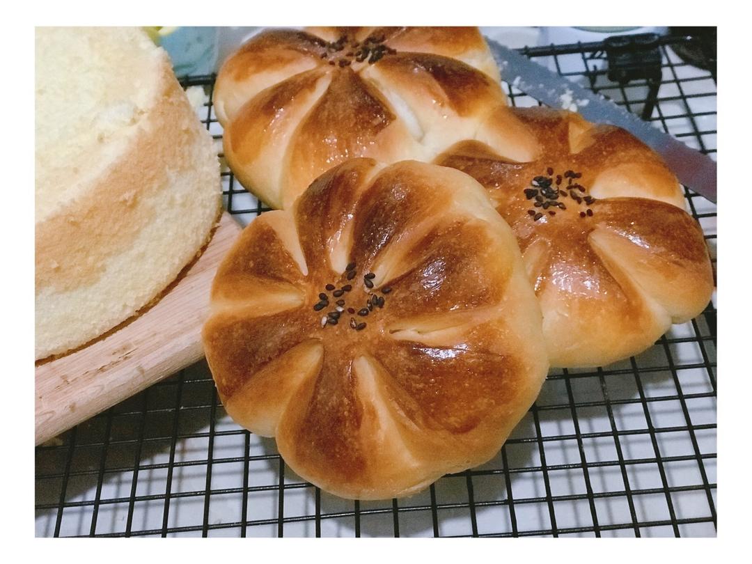 豆沙花朵面包
