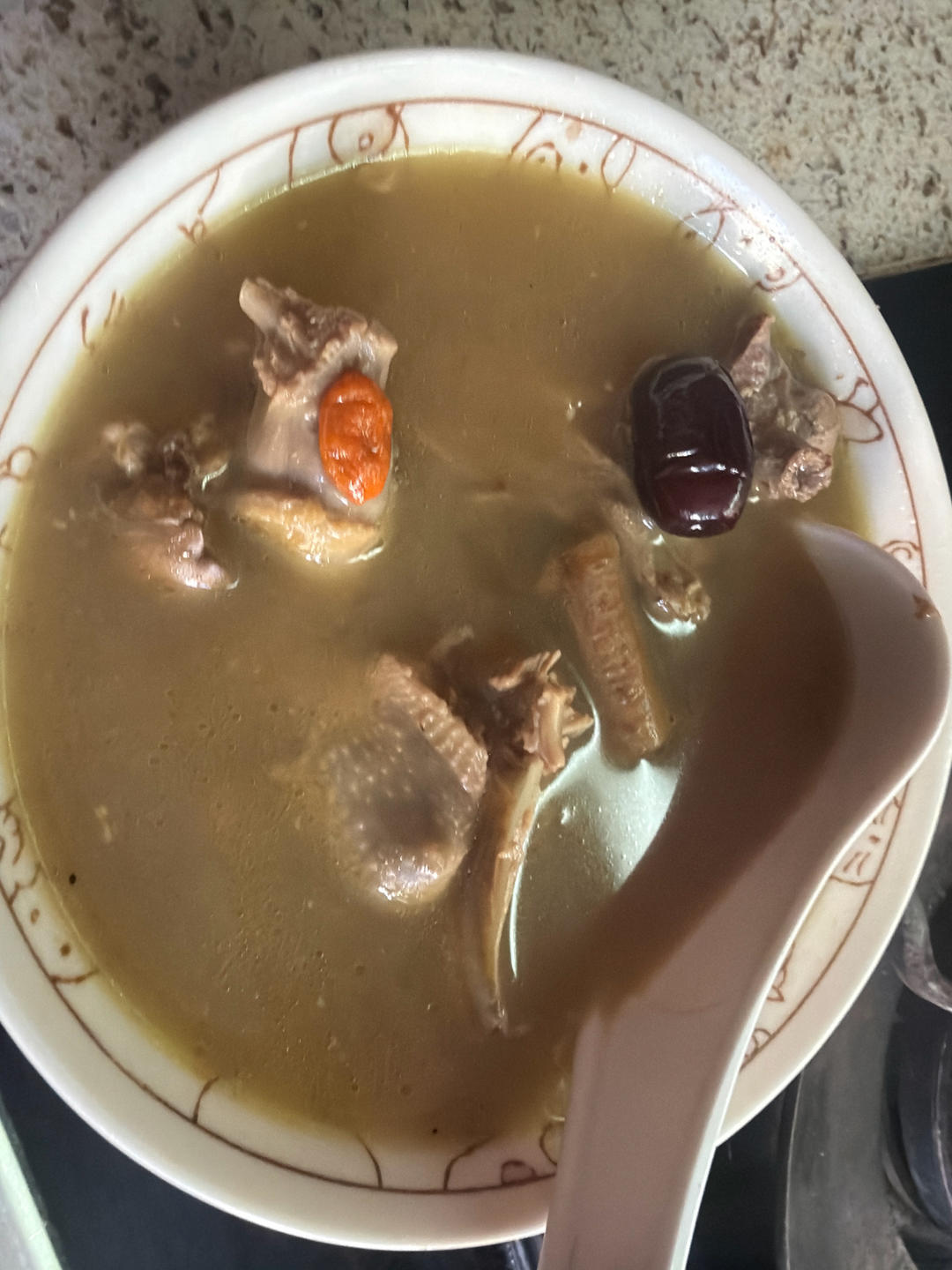 一口气喝三大碗生津滋补鸽子汤适合经常熬夜补气血