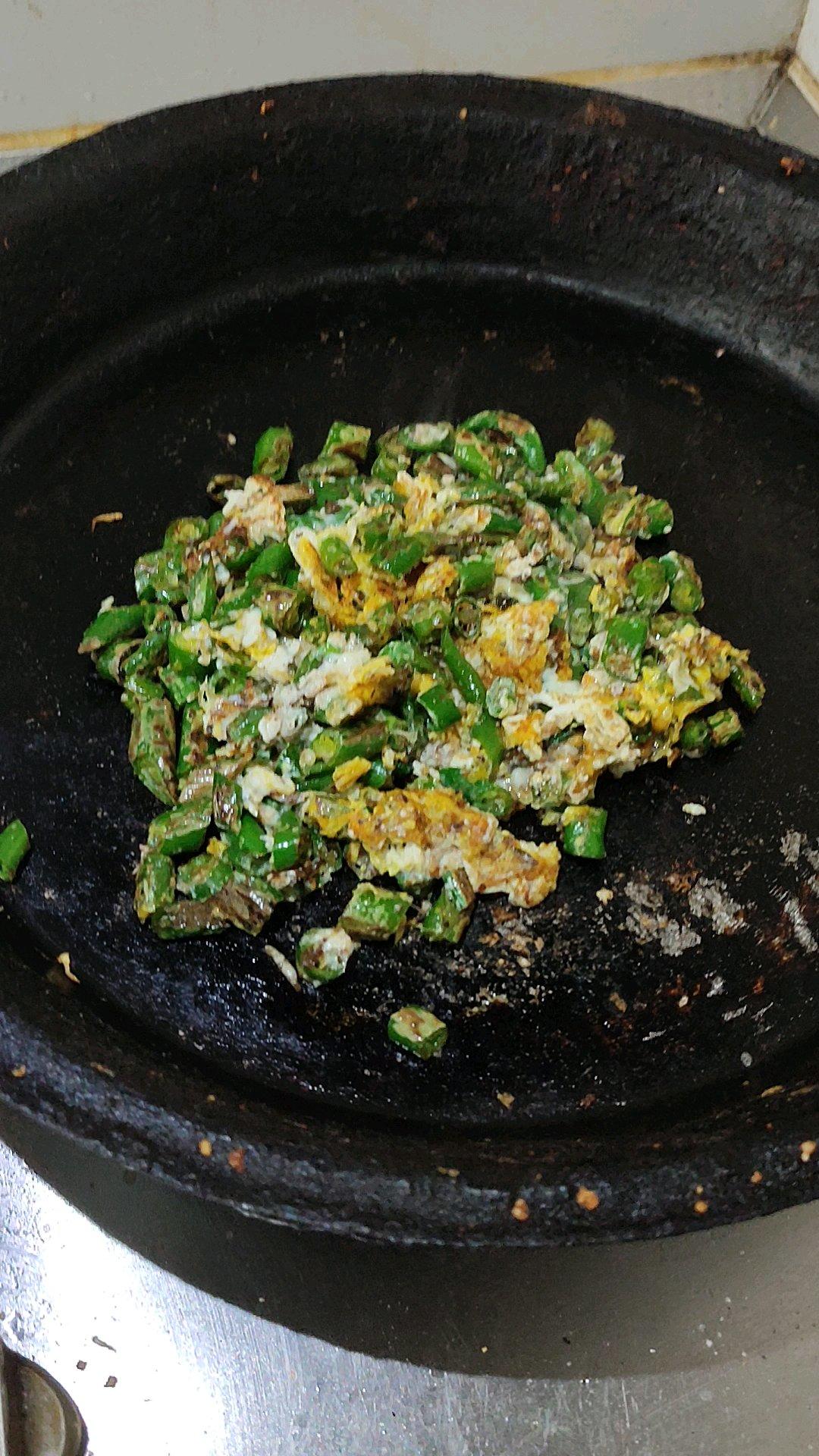 萝卜丝面条配辣椒炒蛋