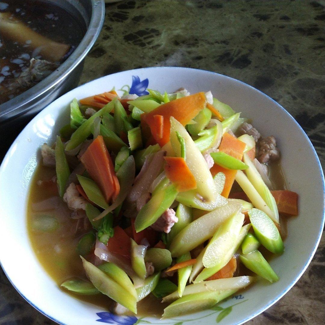 超级简单又好吃的芦笋炒肉丝