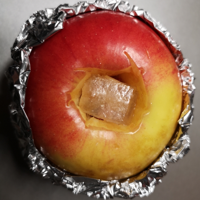 冰糖枸杞烤苹果的做法 步骤3