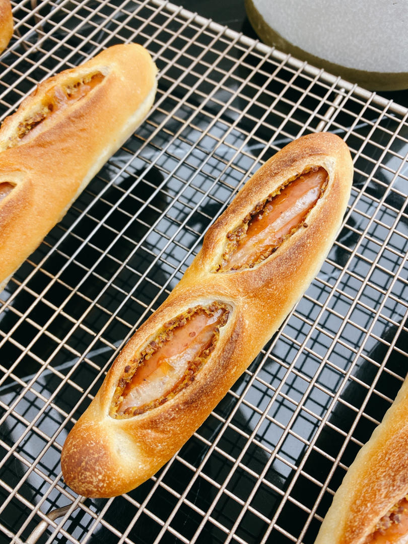 治愈甜腻的｜法式芥末籽香肠面包