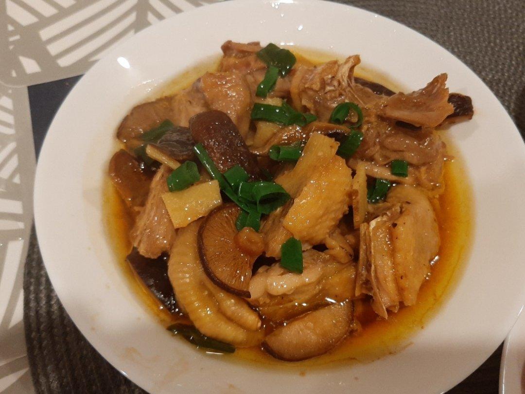 北菇蒸滑鸡