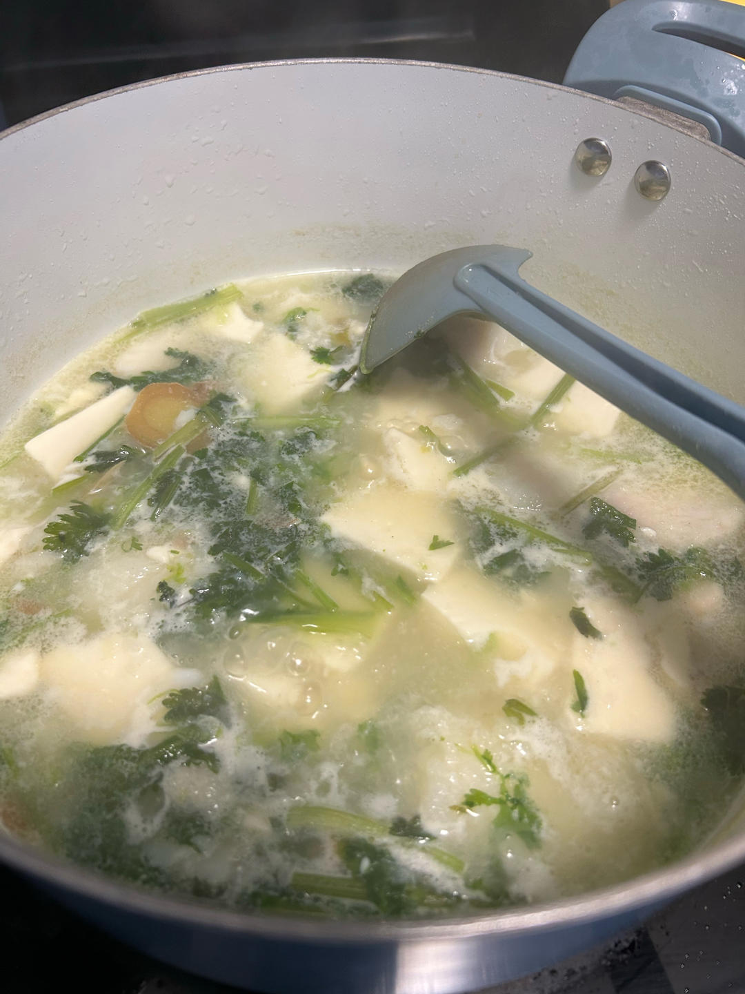香菜豆腐鱼尾汤