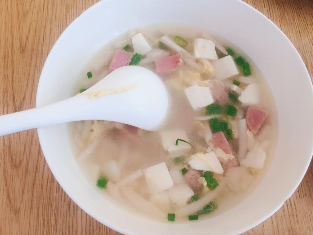 鲜掉眉毛的菌菇豆腐汤