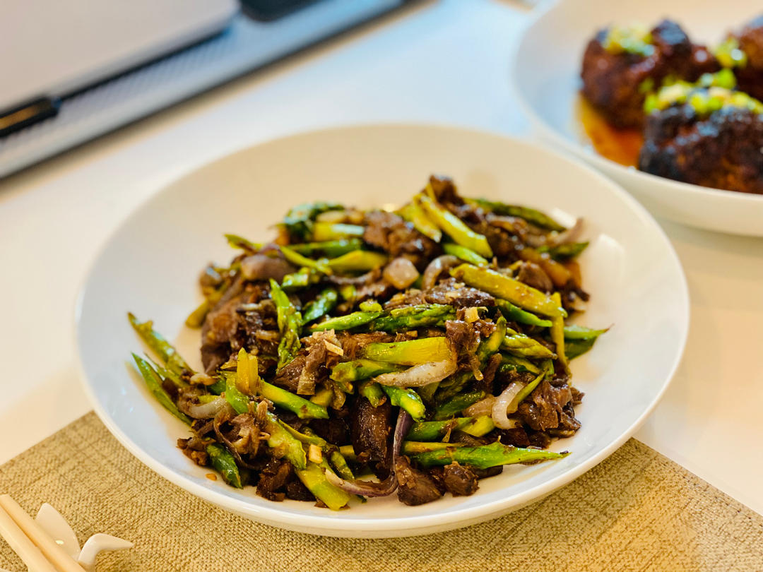 芦笋炒牛肉