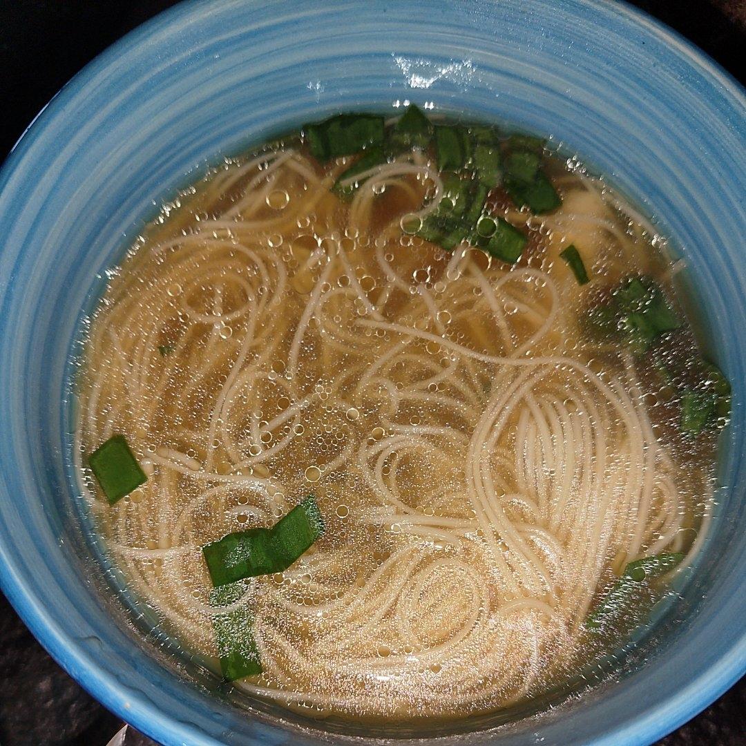 超简单的10分钟做好-热汤面