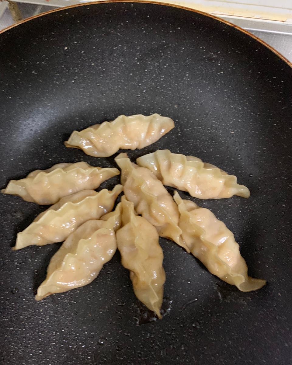 速冻水饺吃腻了吗~变锅贴吧(๑´ڡ`๑)