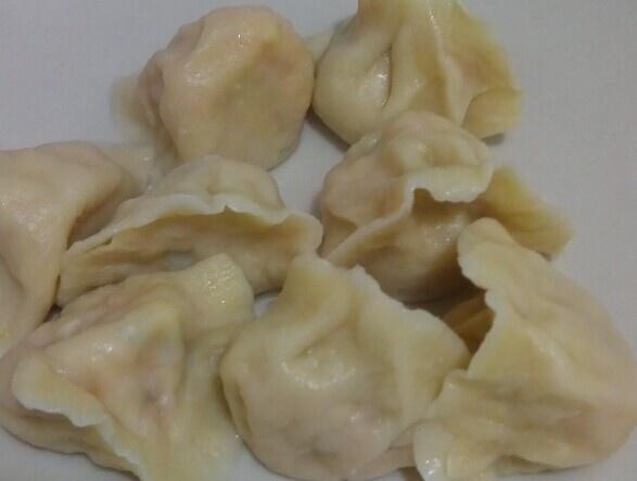 金针菇胡萝卜黄瓜鸡蛋水饺