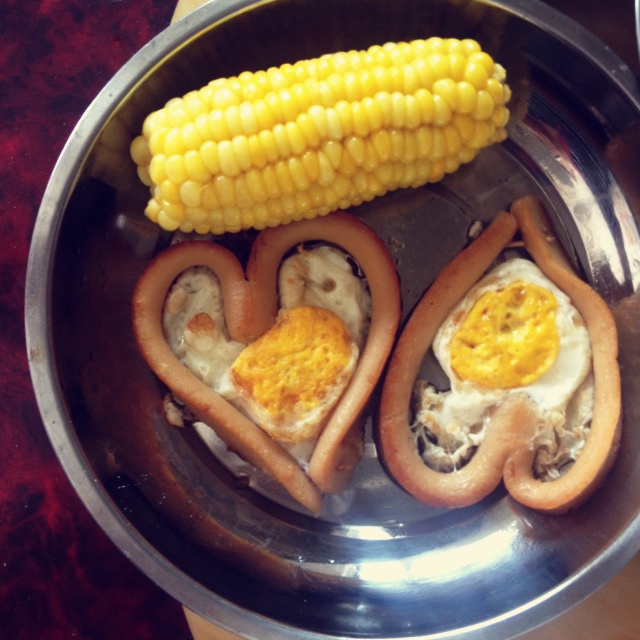 心形香肠荷包蛋