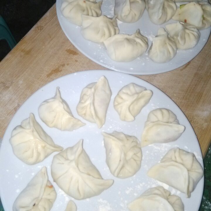 小妮子在厨房各种瞎折腾