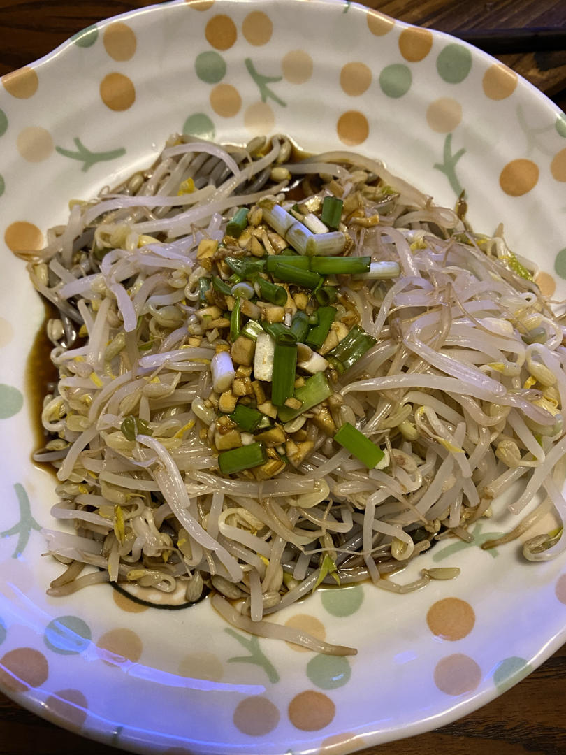 一上桌就会被哄抢光的，爽口凉拌菜豆芽粉丝