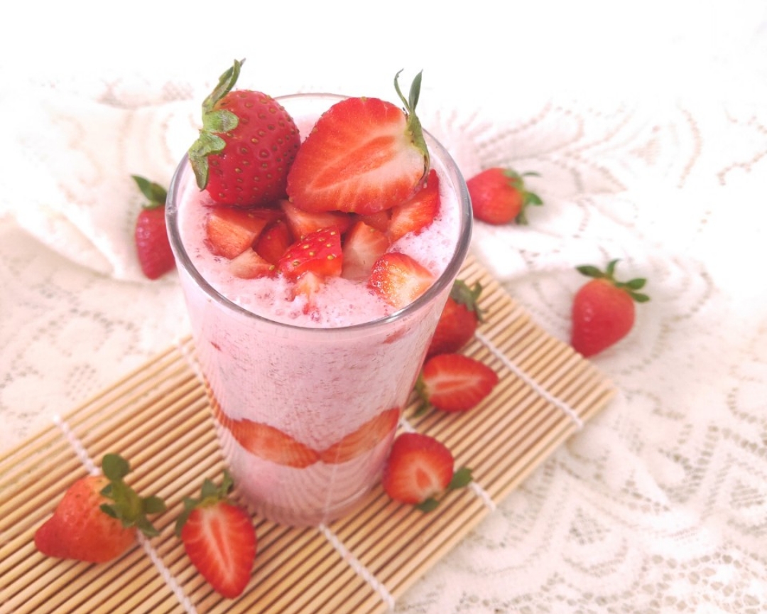 草莓奶昔的做法