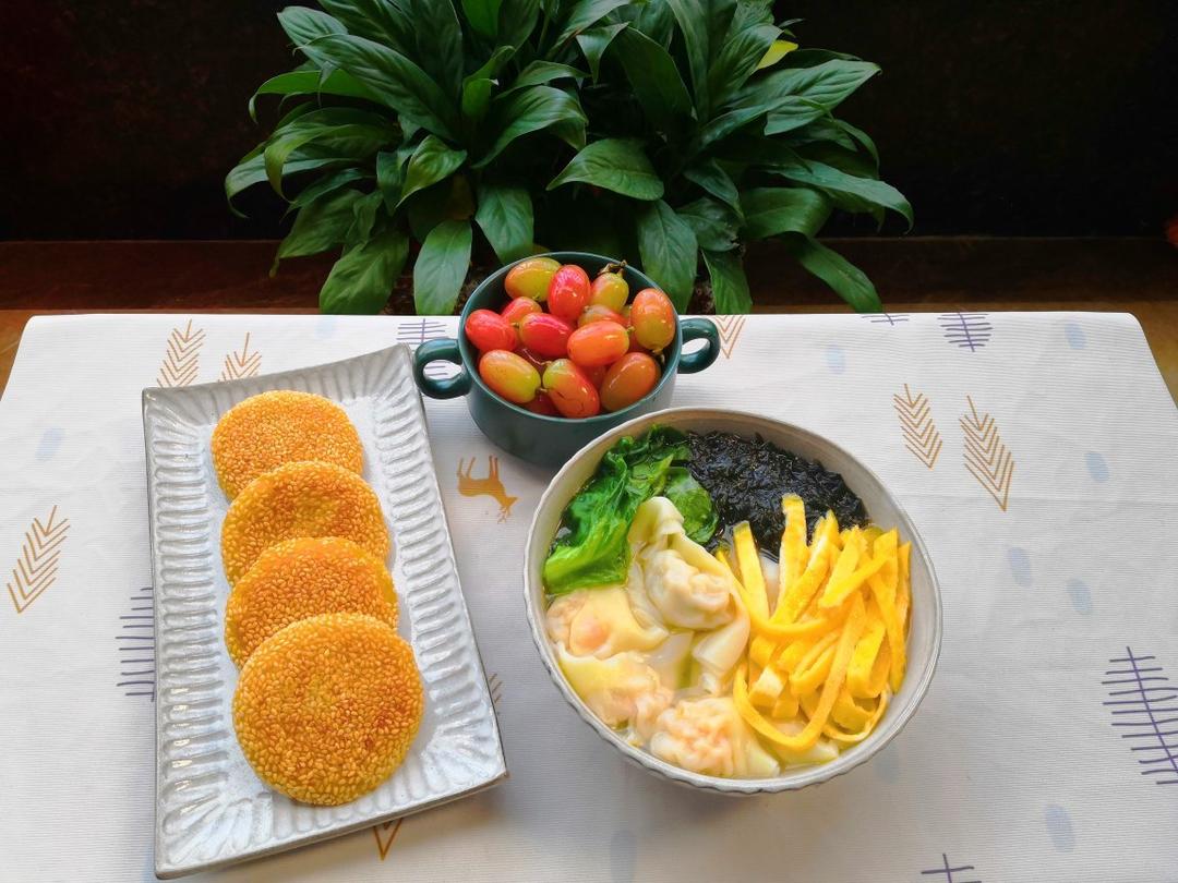 虾仁猪肉胡萝卜馄饨-附剥活虾技巧.几种馄饨包法