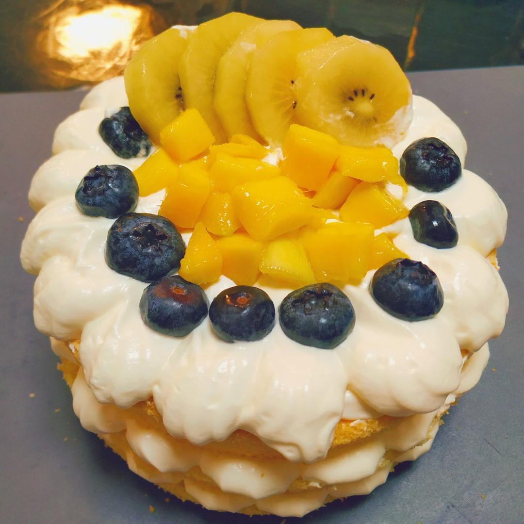 简单奶油蛋糕水果裸蛋糕