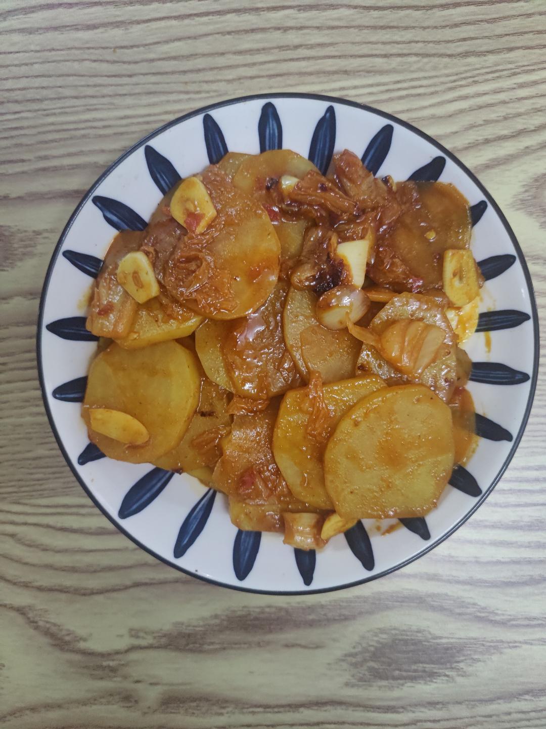 辣白菜炒土豆片
