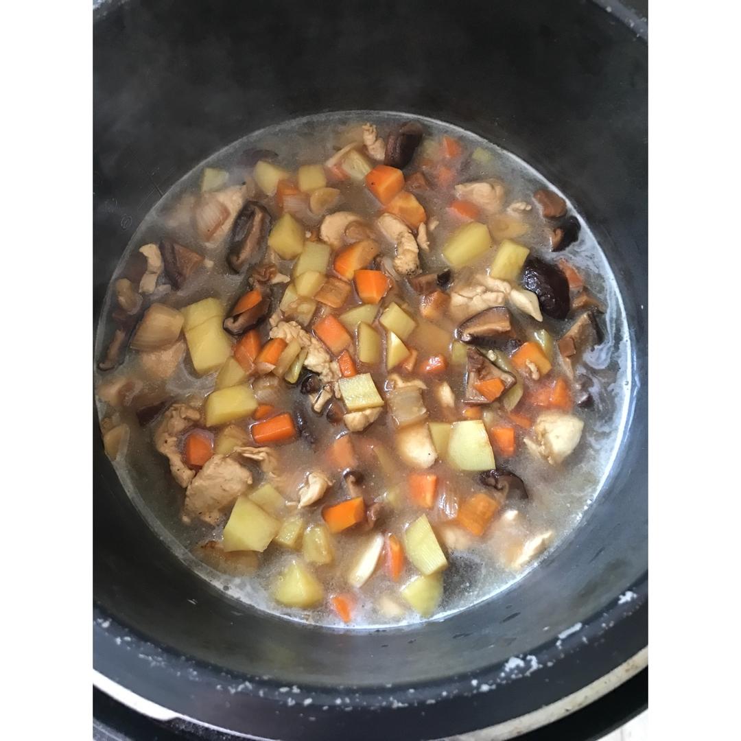 香菇鸡肉焖饭