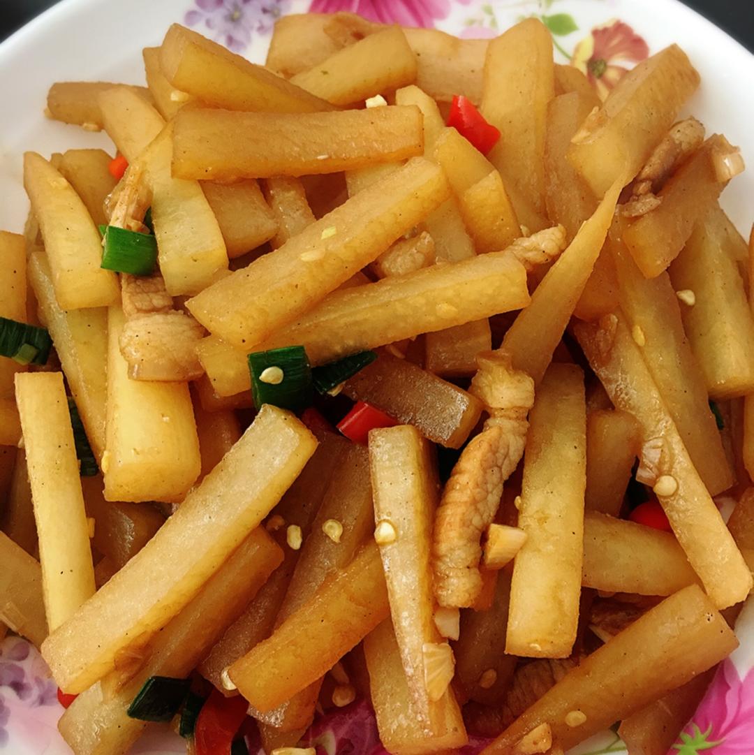 五花肉焖萝卜条