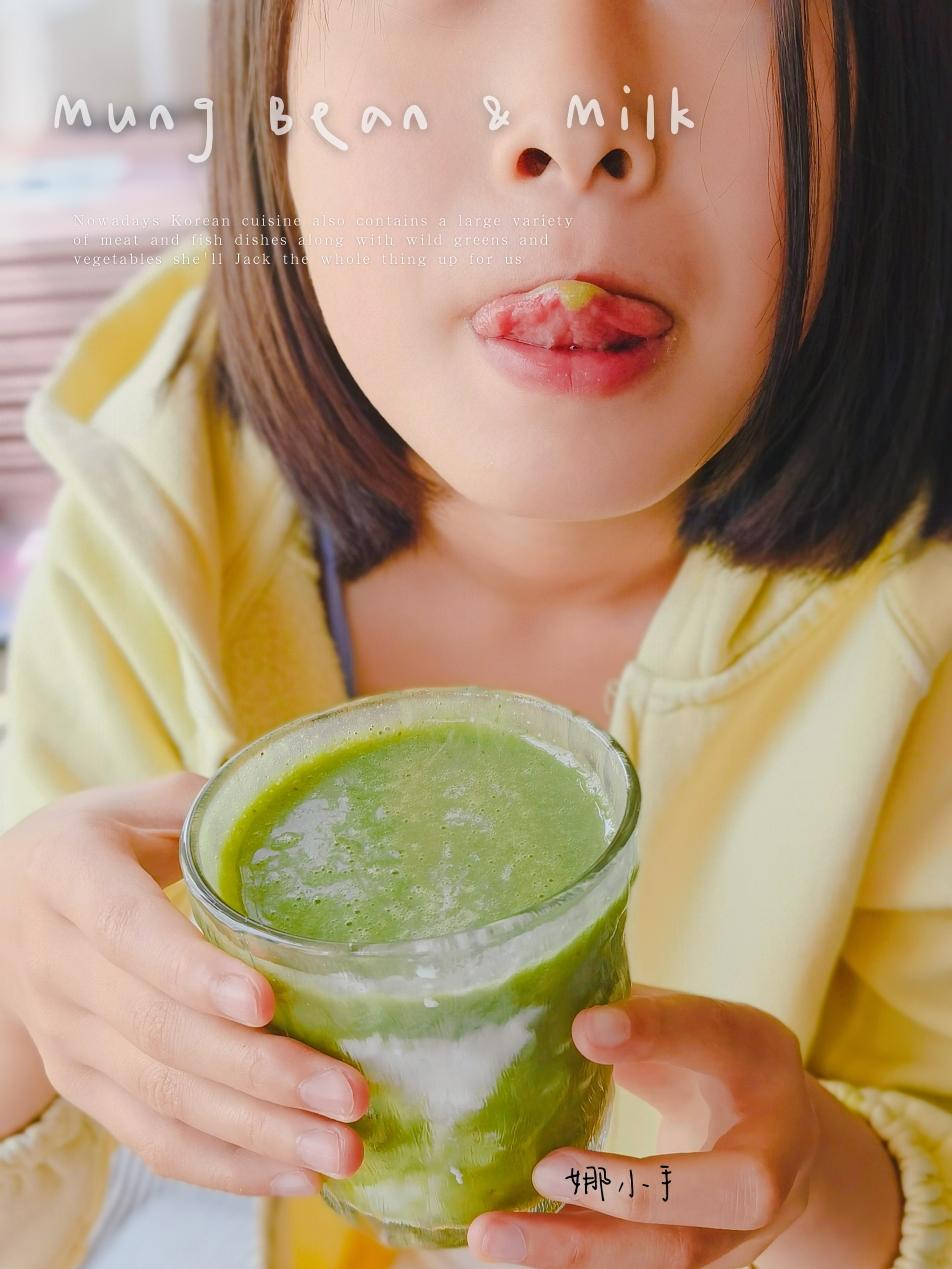 秒杀奶茶店的小美版绿豆沙牛乳，太好喝了，消暑解渴低卡，艾玛咋全是优点，喝了停不下来