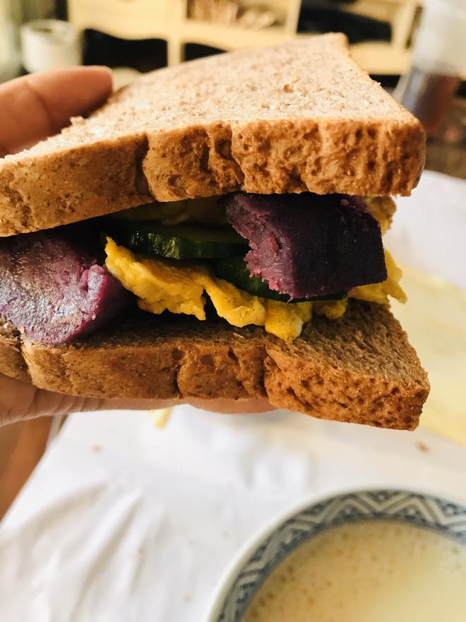 健康早餐，紫薯面包卷的做法