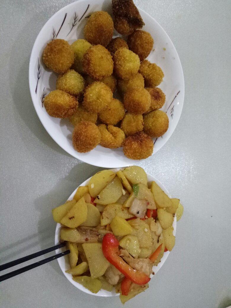 五花肉干煸土豆片