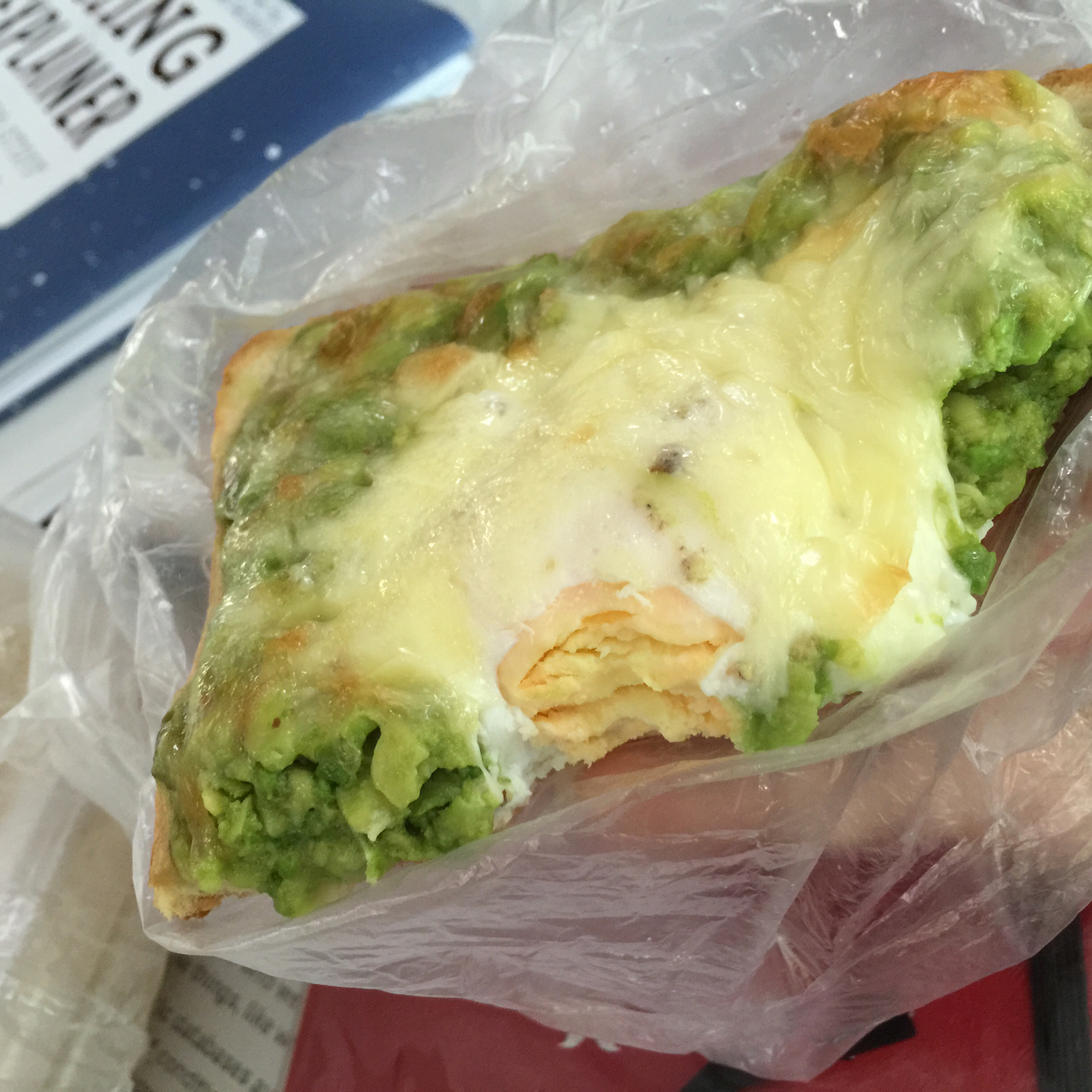 牛油果鸡蛋芝士烤吐司