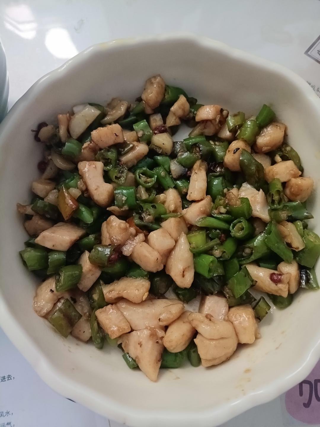 青椒炒鸡肉(简单操作)