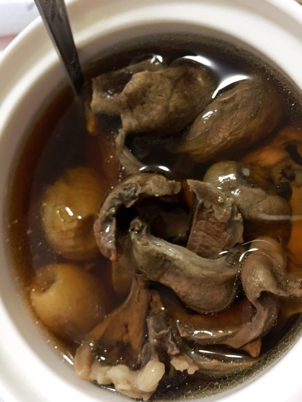 小倩倩要勤奋做的桂圆莲子猪心汤