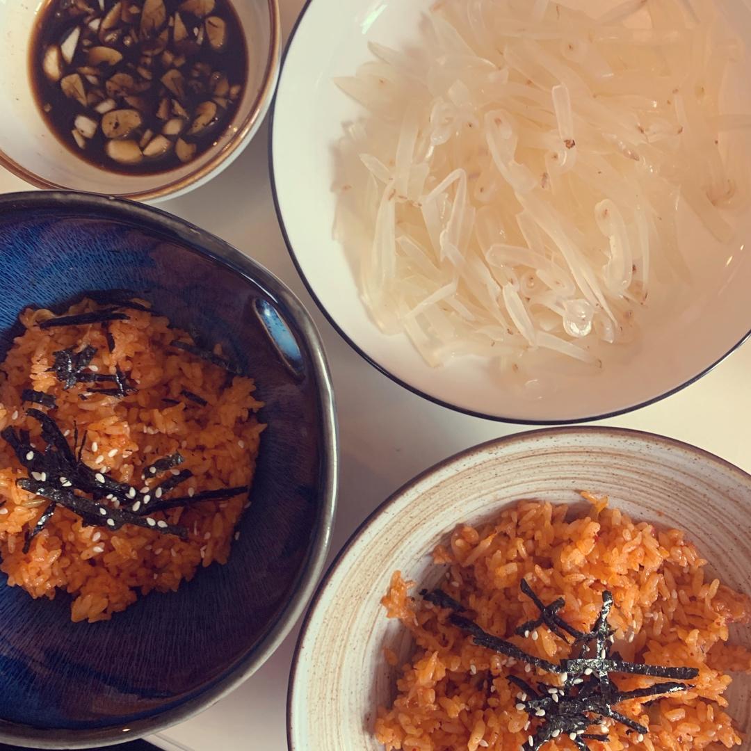 5分钟韩式泡菜炒饭做法