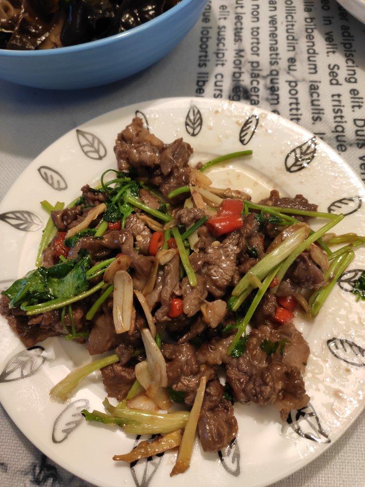 小炒牛肉（小白也可以做的超好吃！！）