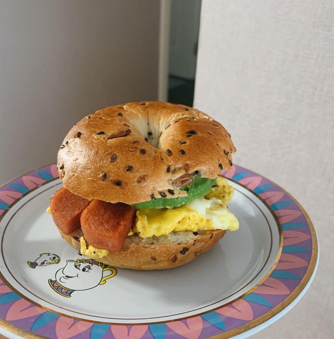 黑芝麻鸡胸肉贝果三明治【北鼎烤箱食谱】