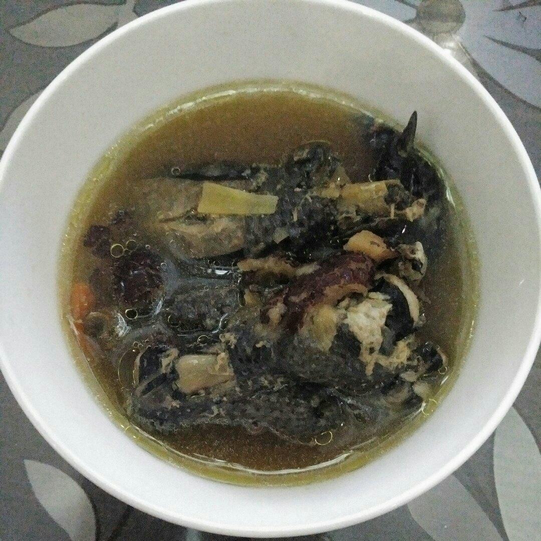 枸杞红枣乌鸡汤