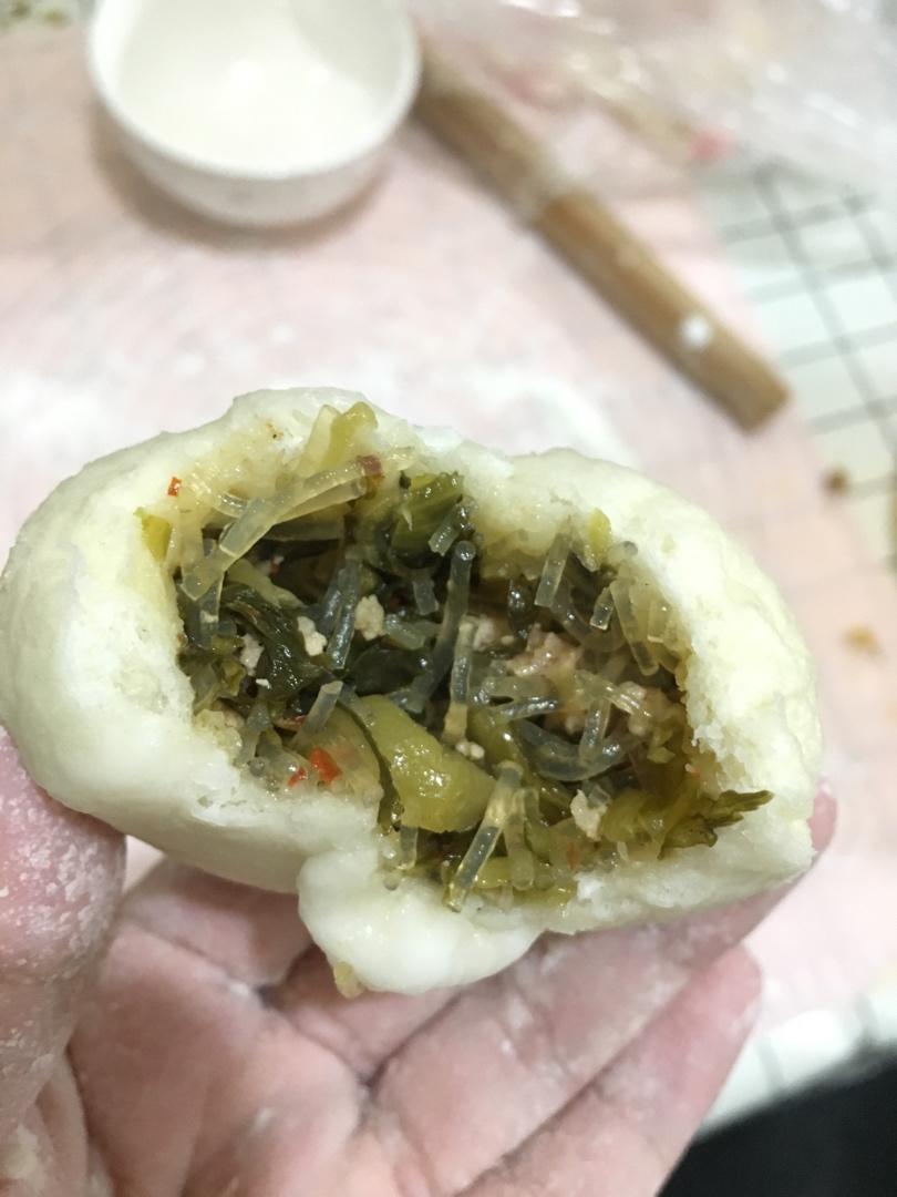 酸菜肉末粉丝包