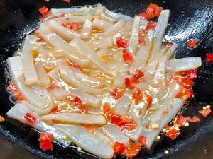 “剁椒素炒魔芋”超快手！！魔芋不仅可以涮火锅，也可以炒着吃～的做法 步骤3