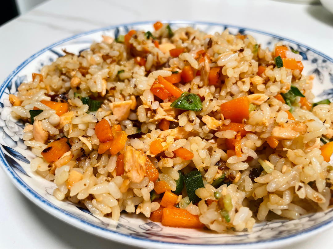 低脂三文鱼炒饭