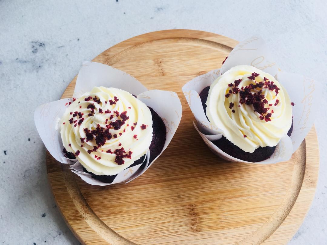 正宗红丝绒cupcake—马斯卡彭奶油霜