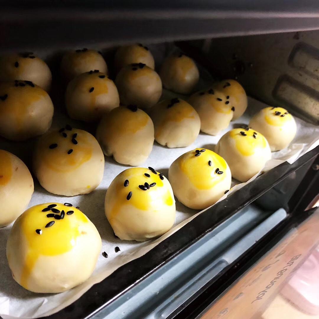 掉渣渣的蛋黄酥（超详细的方子）