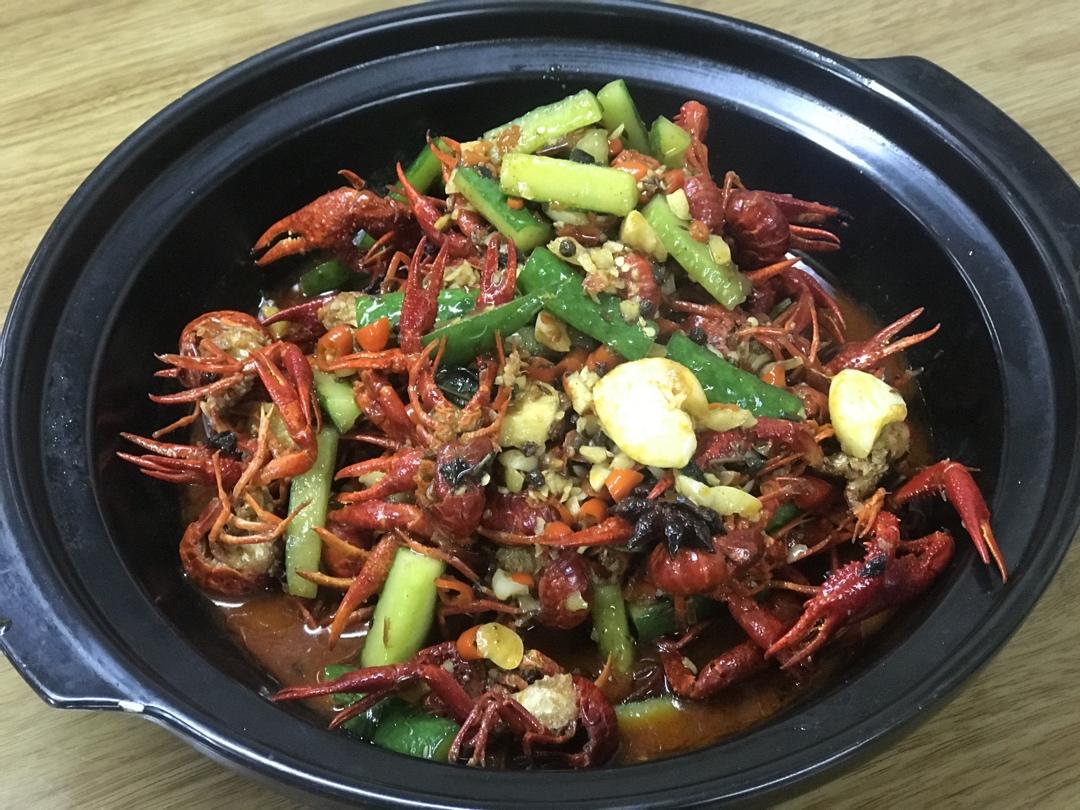 干净简单超香版十三香小龙虾（教你这么挑小龙虾，怎么彻底清洗）