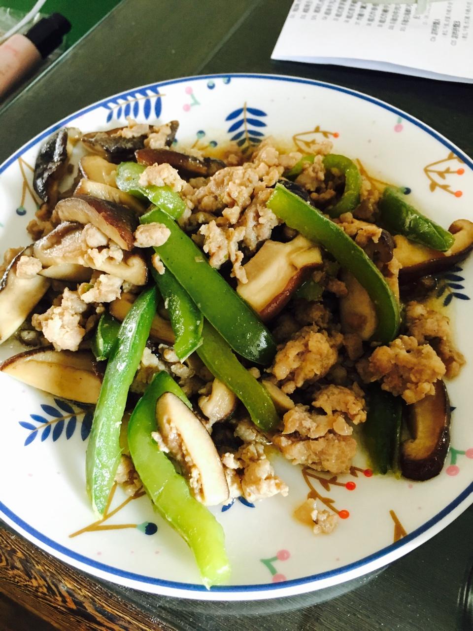 香菇炒肉，超级下饭哦